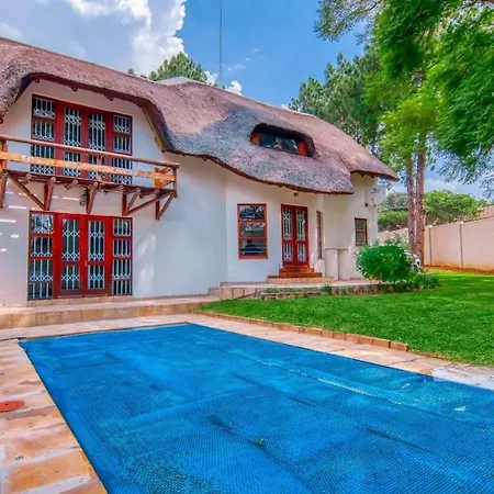 Charming Country Villa Sandton With Back Up Power & Water Johannesburg Exterior photo