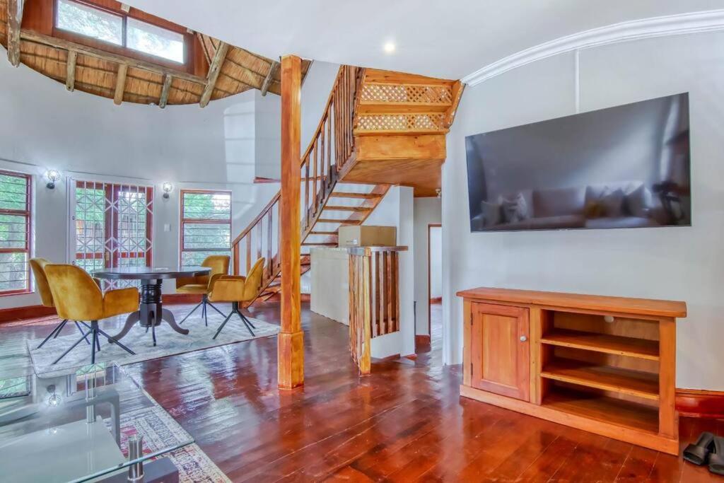 Charming Country Sandton With Back Up Power & Water * Johannesburg